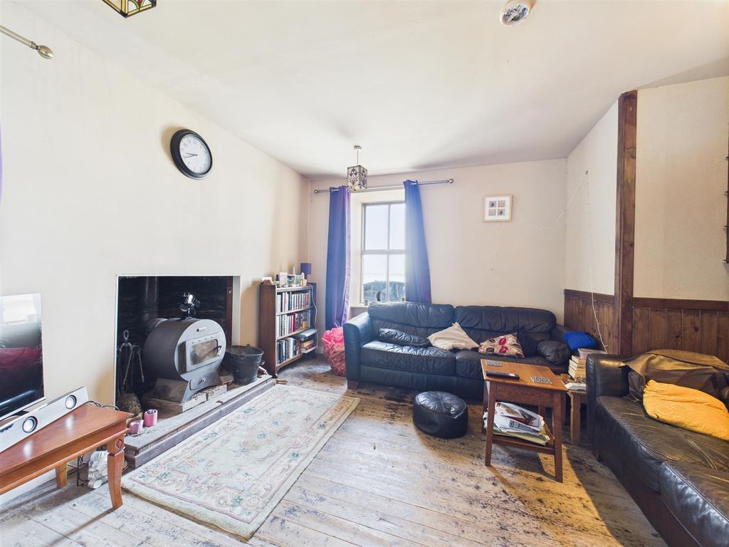 Property photo 2 of 25