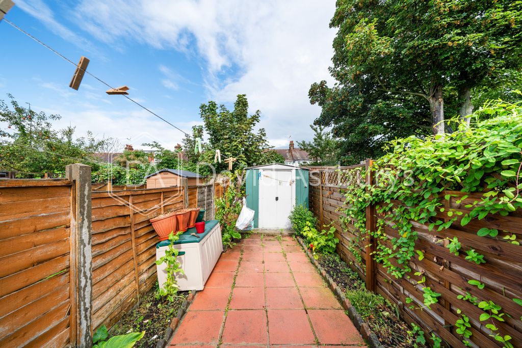 Property photo 2 of 8