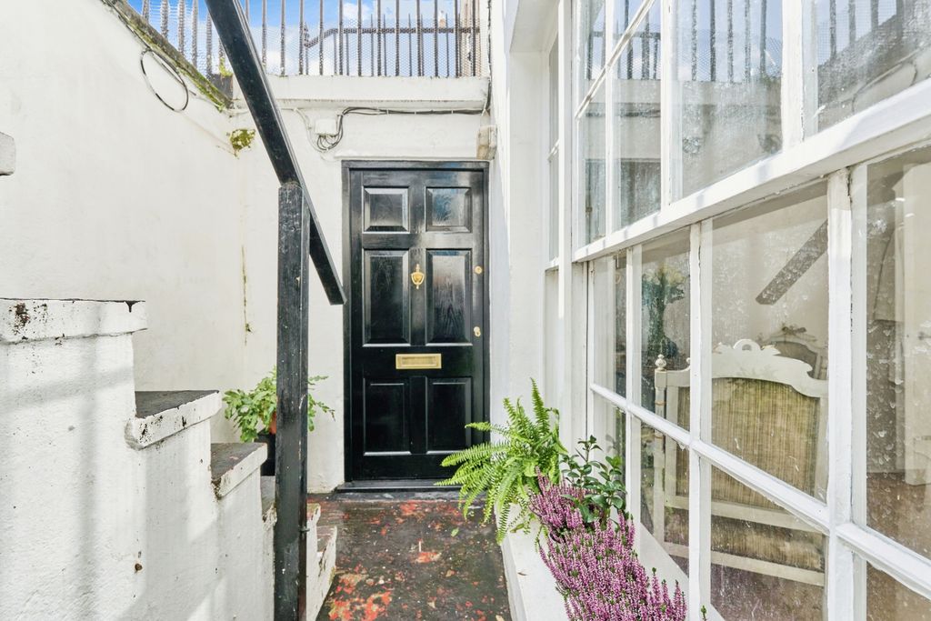 Property photo 2 of 19 16