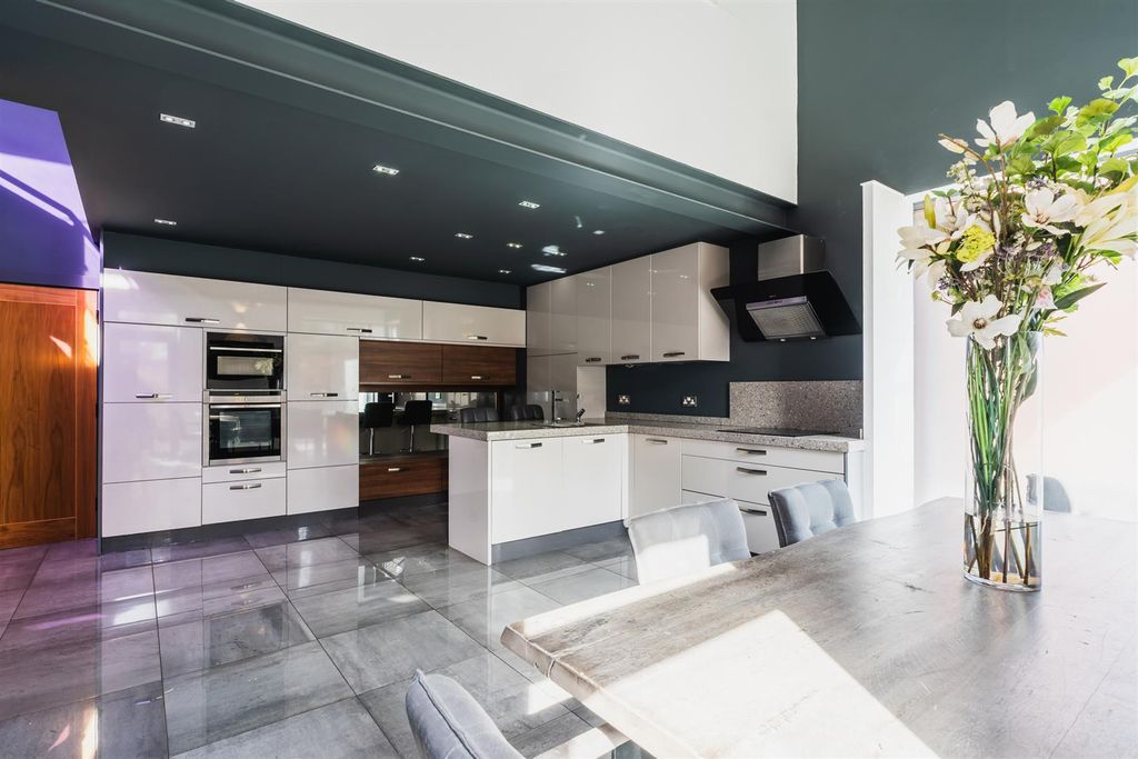 Additional image 13 of 3 bed flat for salePorter Brook View, Sheffield S11