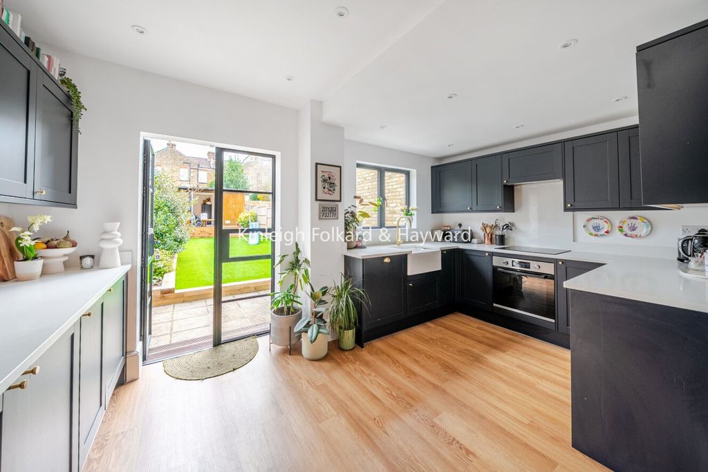 Property photo 2 of 15 Picture No. 07