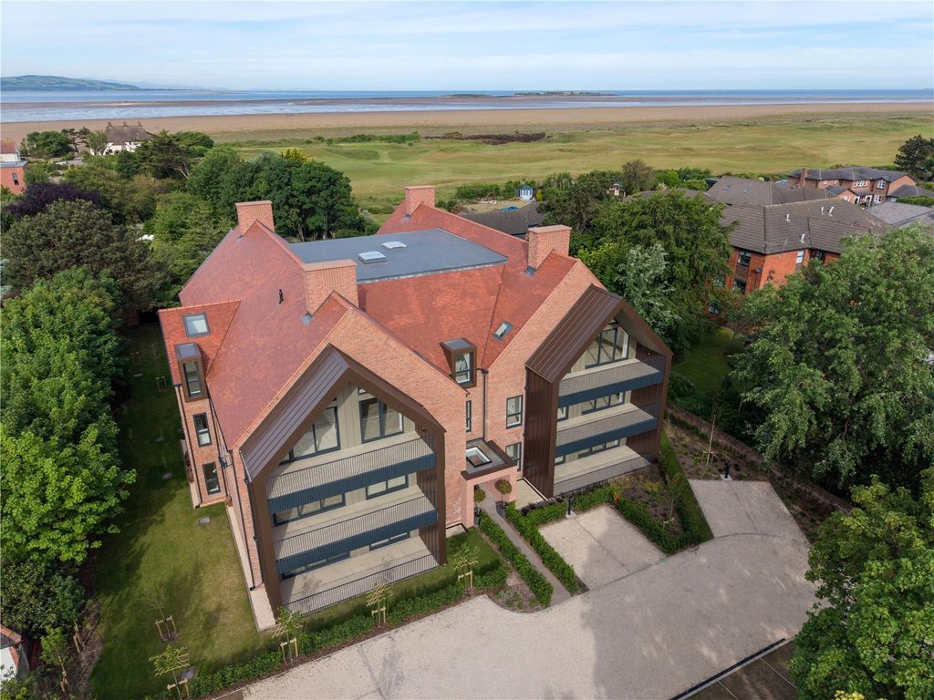 Property photo 1 of 18 The Links