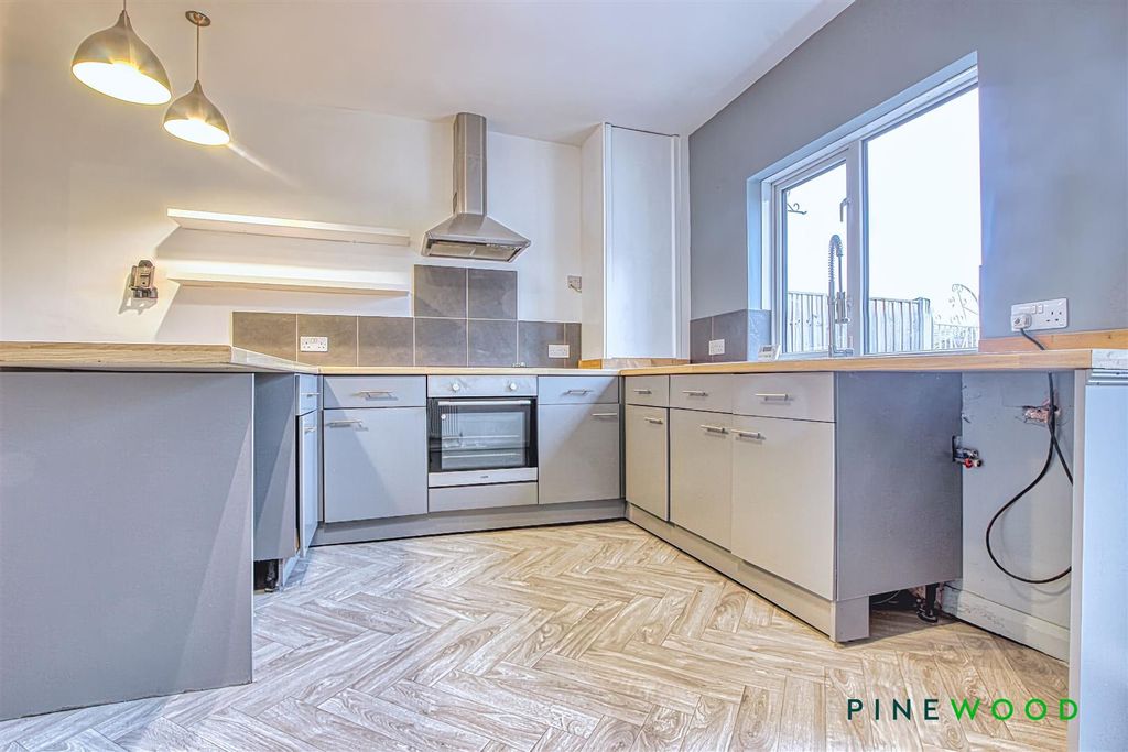 Property photo 3 of 13 Kitchen Diner