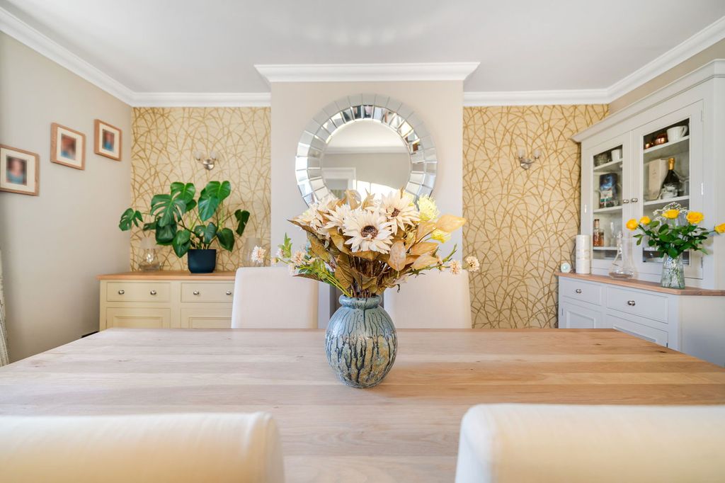 Property photo 3 of 27