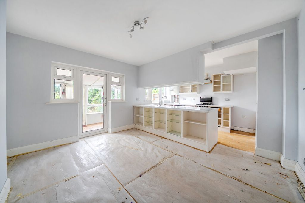 Property photo 3 of 14 1521533-9-6Aa2d73...