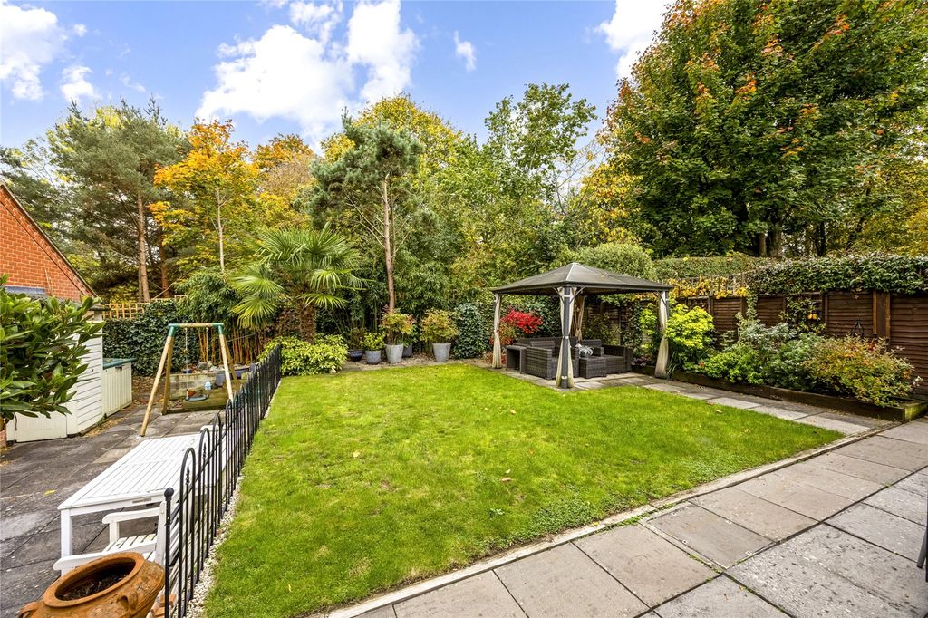 Property photo 3 of 18 Garden