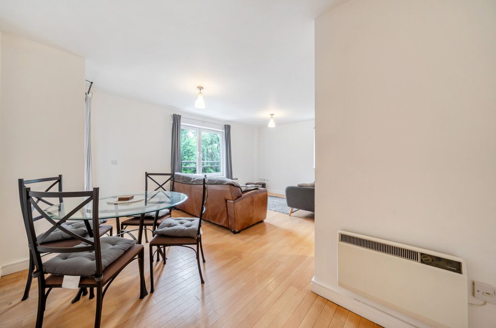 Property photo 3 of 22 1498946-8-6A73283...