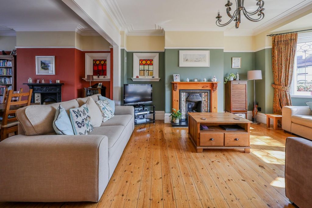 Property photo 3 of 43