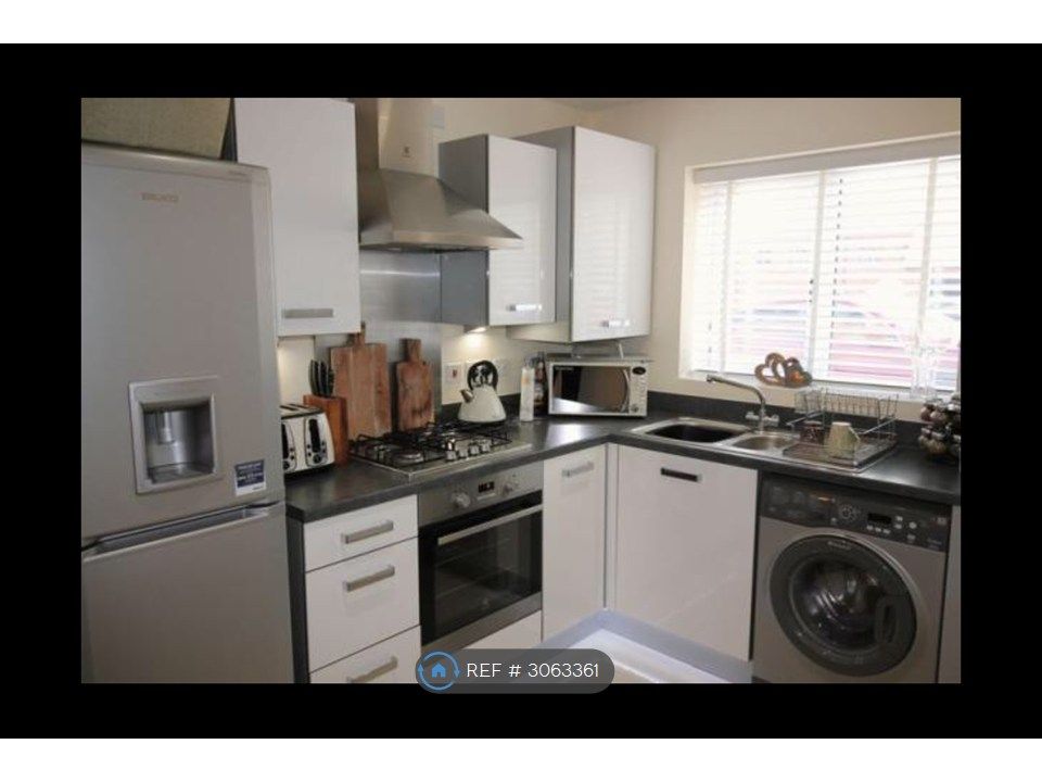 Property photo 2 of 9 Kitchen