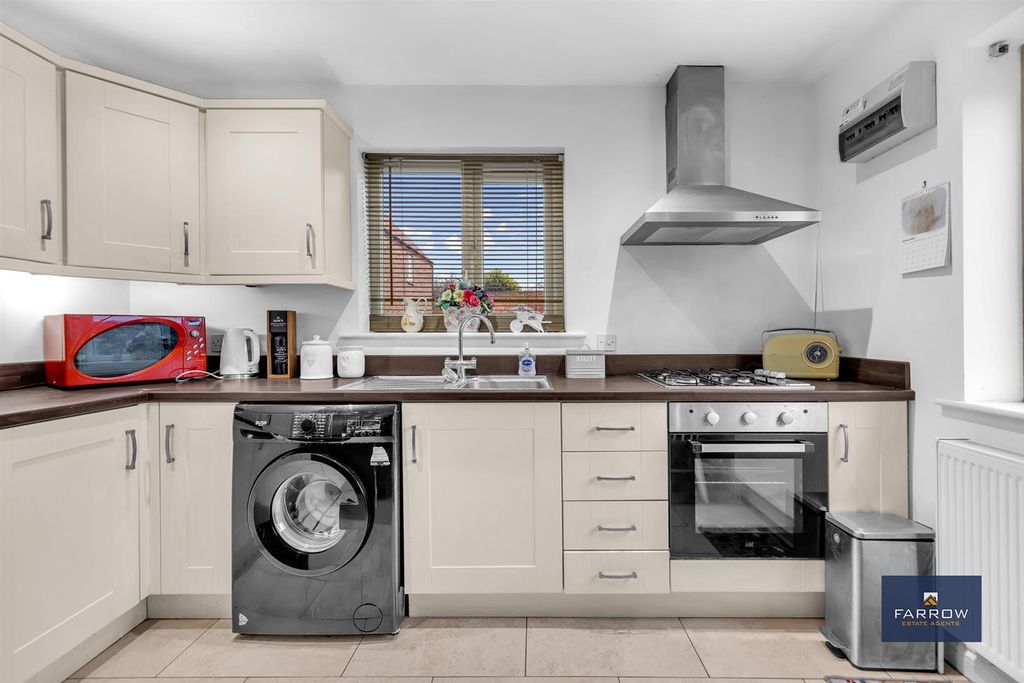 Property photo 3 of 23 Kitchen