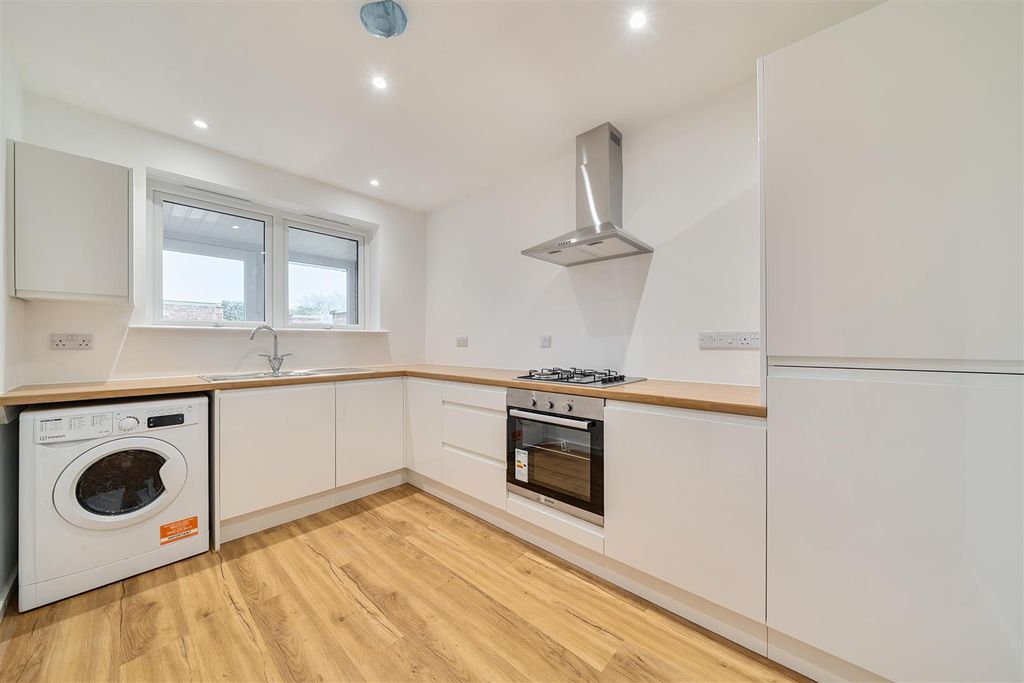 Property photo 3 of 8 Kitchen