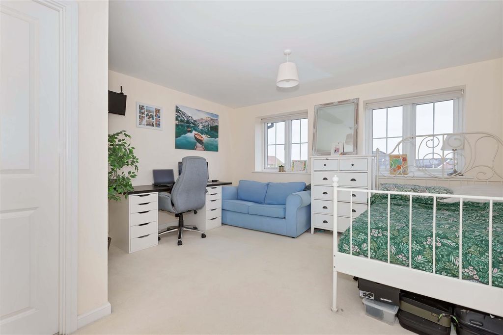 Property photo 3 of 20 Coppice Rd_1.Jpg