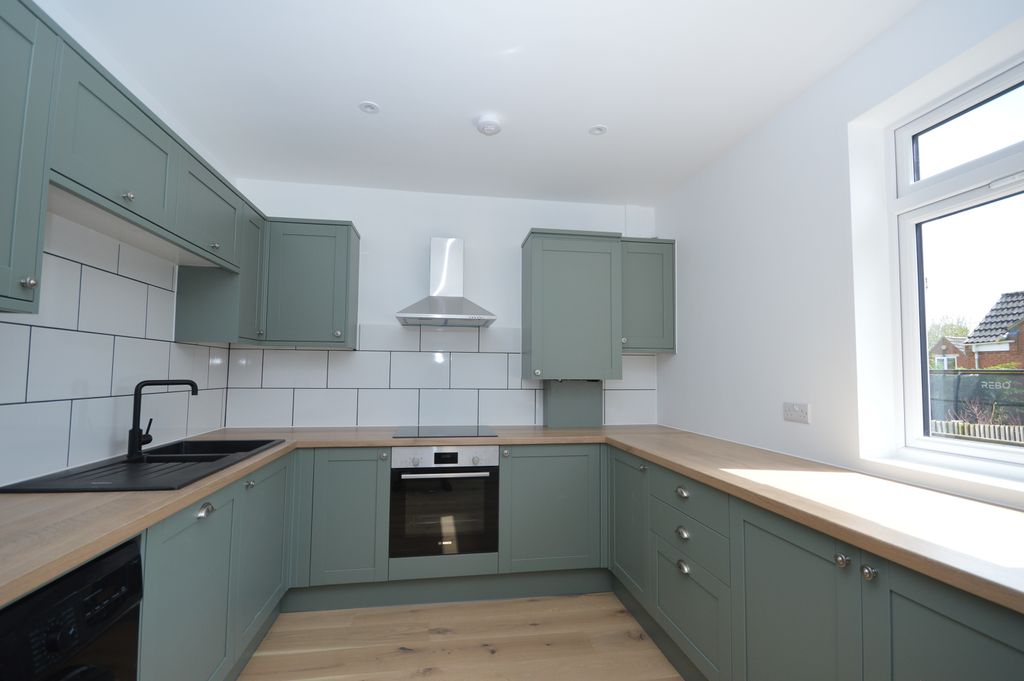 Property photo 2 of 11 Kitchen