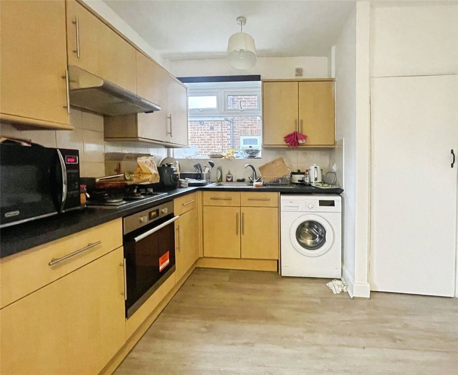 Property photo 3 of 8 Kitchen