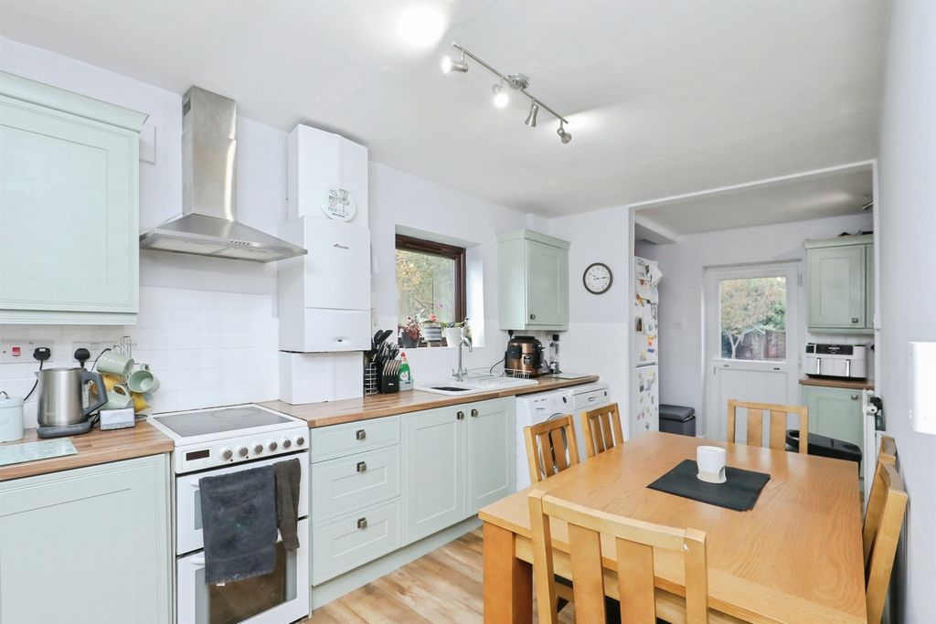 Property photo 2 of 17