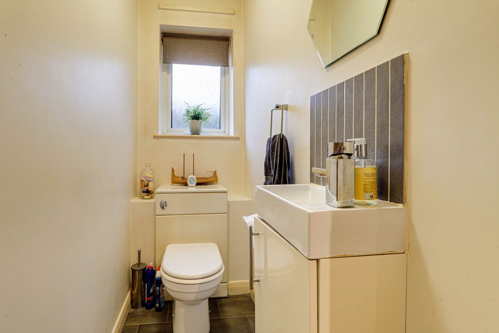 Additional image 8 of 3 bed flat for saleColeridge Court, Harpenden, Hertfordshire AL5