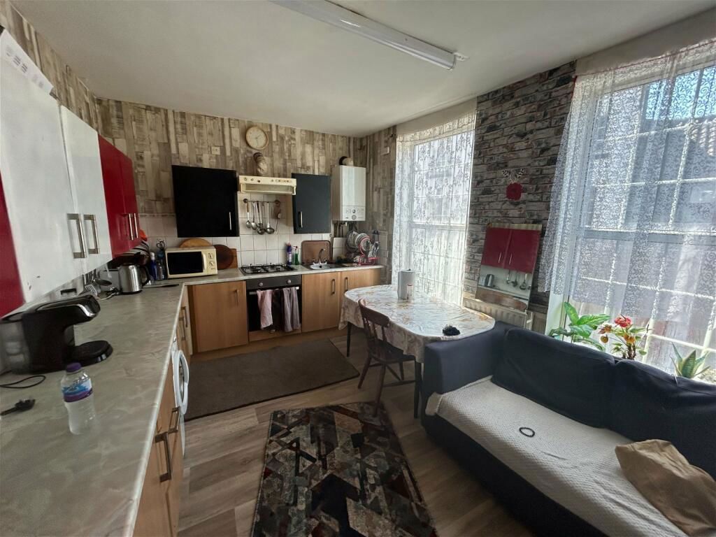 Property photo 3 of 6