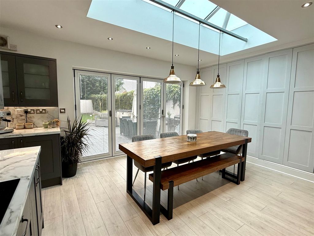 Property photo 1 of 8 72 Elloughton Diner.Jpg