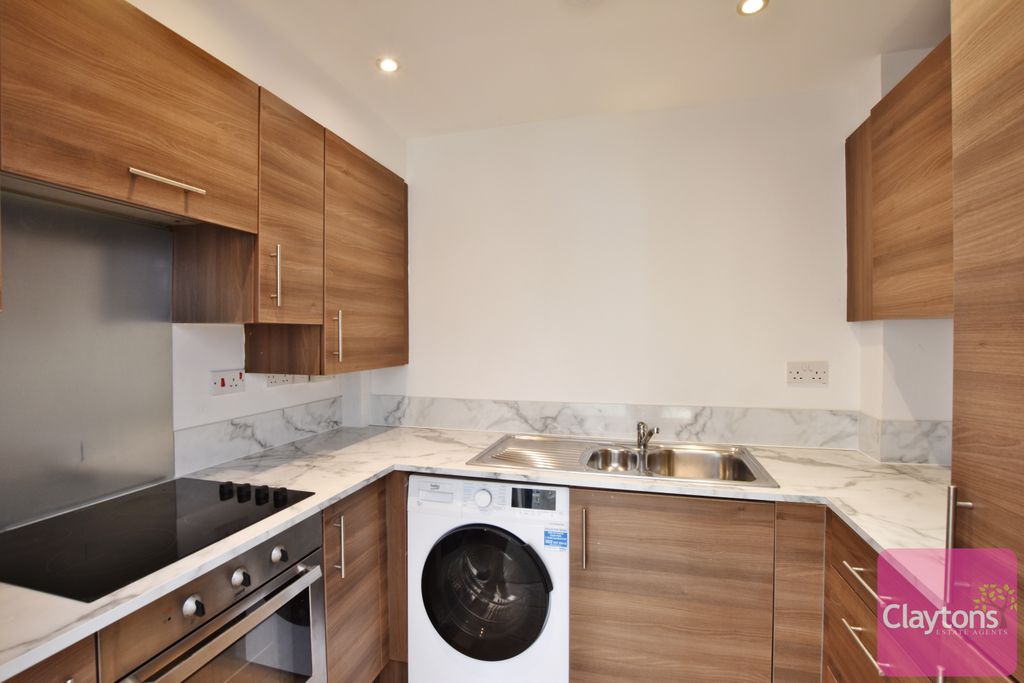 Property photo 2 of 7 Kitchen