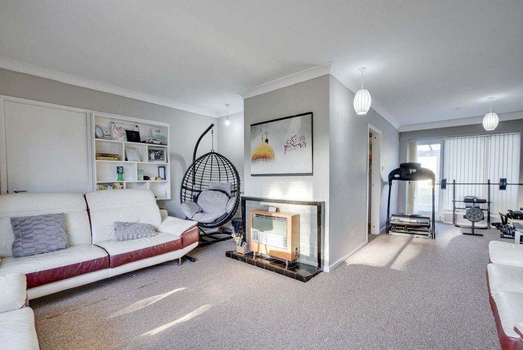 Property photo 2 of 23