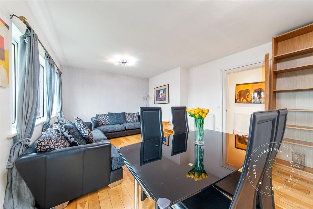 Property photo 3 of 23 Retford-Court-11.Jpg