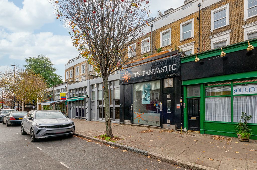 Property photo 2 of 12 Caledonian Road 247-002