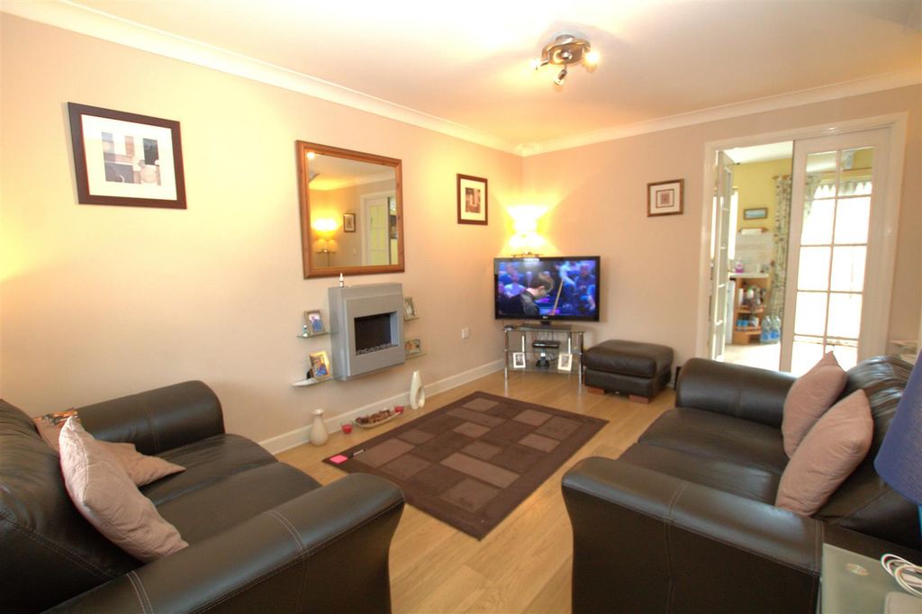Property photo 2 of 7 Lounge