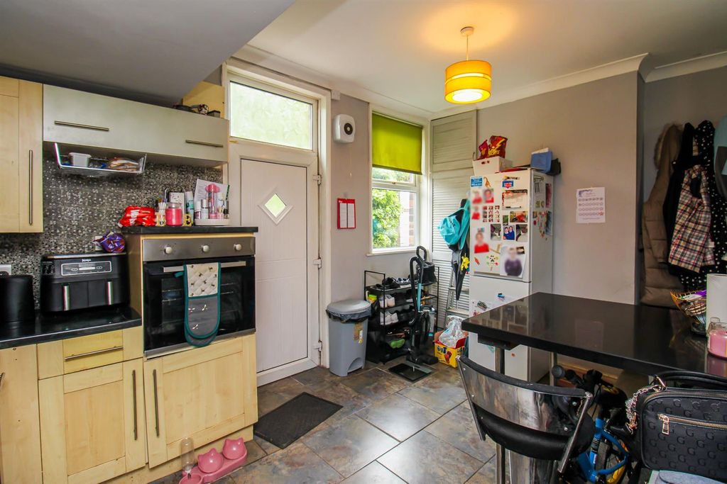 Property photo 3 of 9 Kitchen Diner