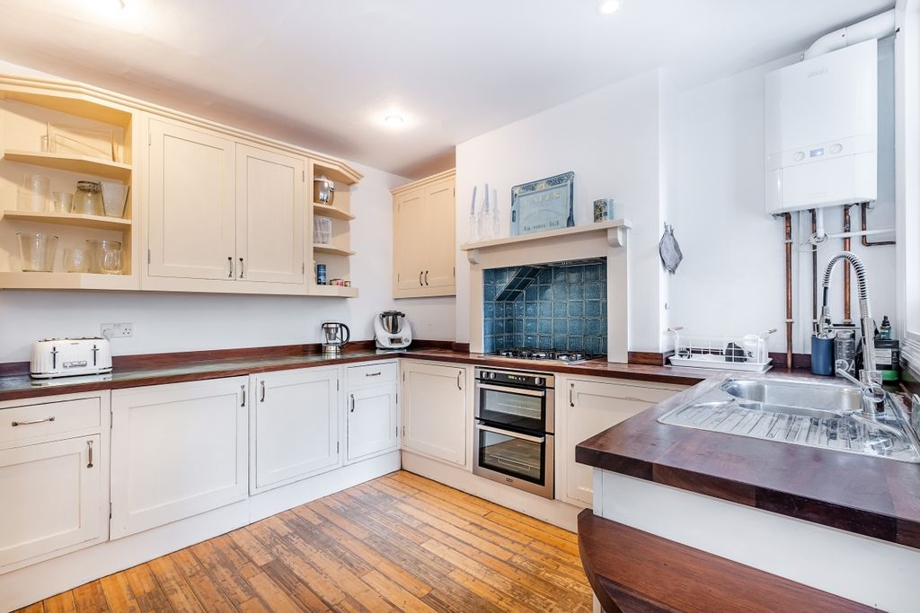 Property photo 3 of 14 Kitchen