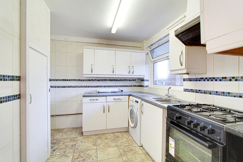 Property photo 2 of 6 Photo 4