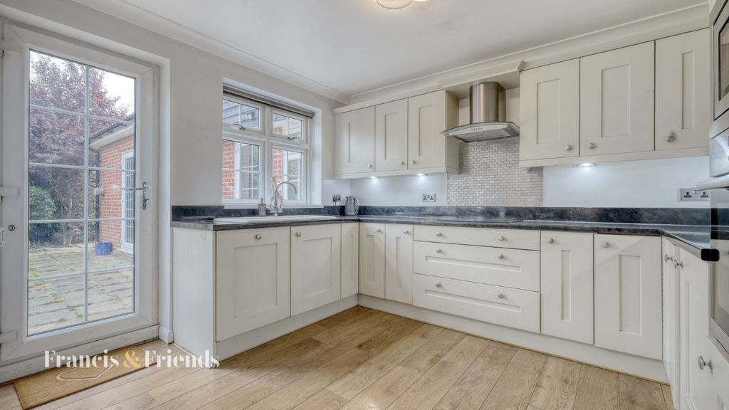 Property photo 2 of 25