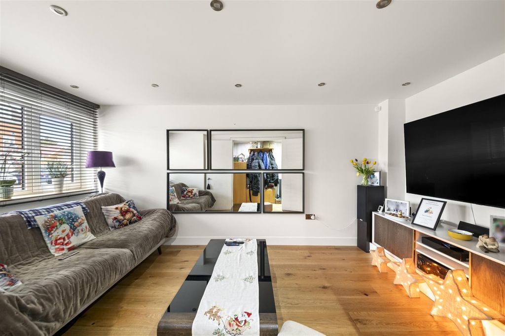 Property photo 2 of 20 1