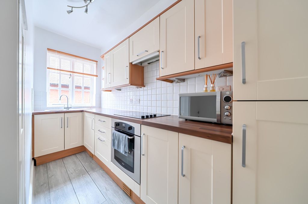 Property photo 3 of 21 1429242-11-69B815...