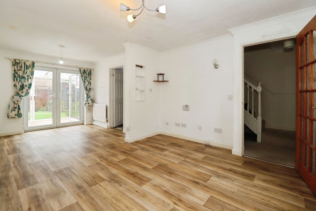 Property photo 2 of 17 Lounge