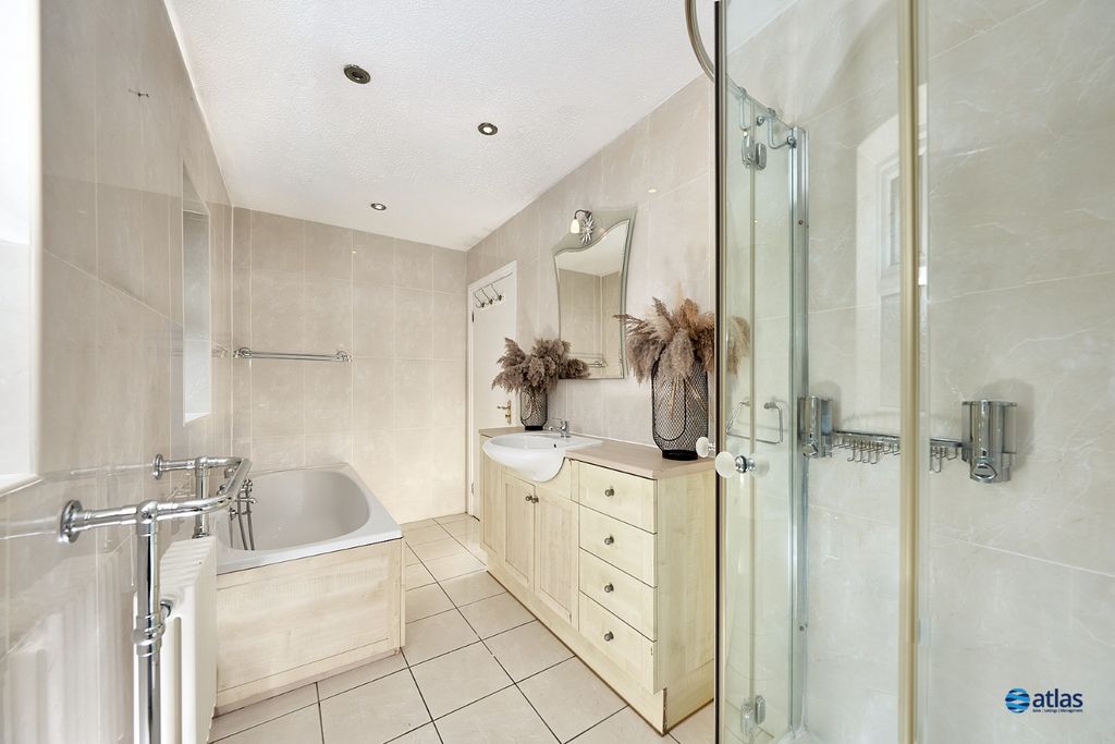 Property photo 3 of 21 Bathroom