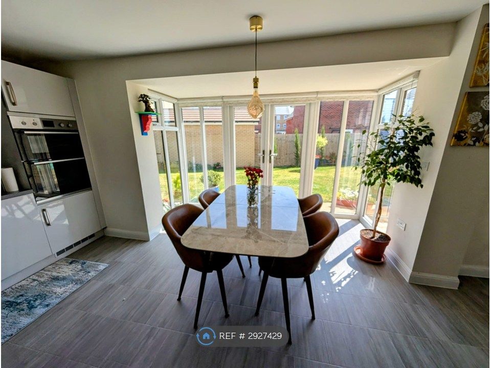 Property photo 3 of 21 Kitchen