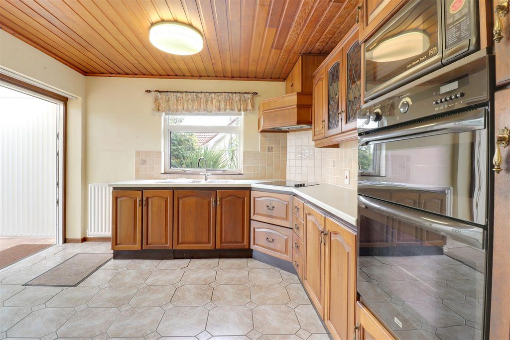 Property photo 3 of 13 Kitchen
