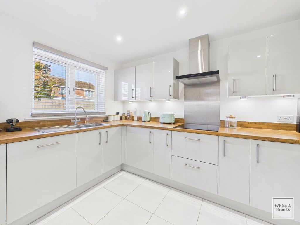 Property photo 3 of 21 Kitchen