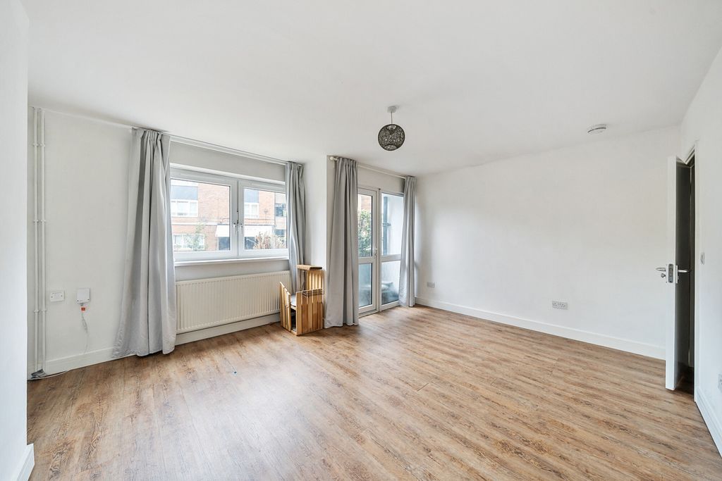 Property photo 2 of 14 1317933-15-685d14...