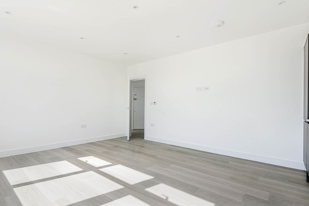 Property photo 3 of 7 Living Room