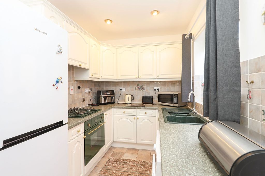 Property photo 3 of 17