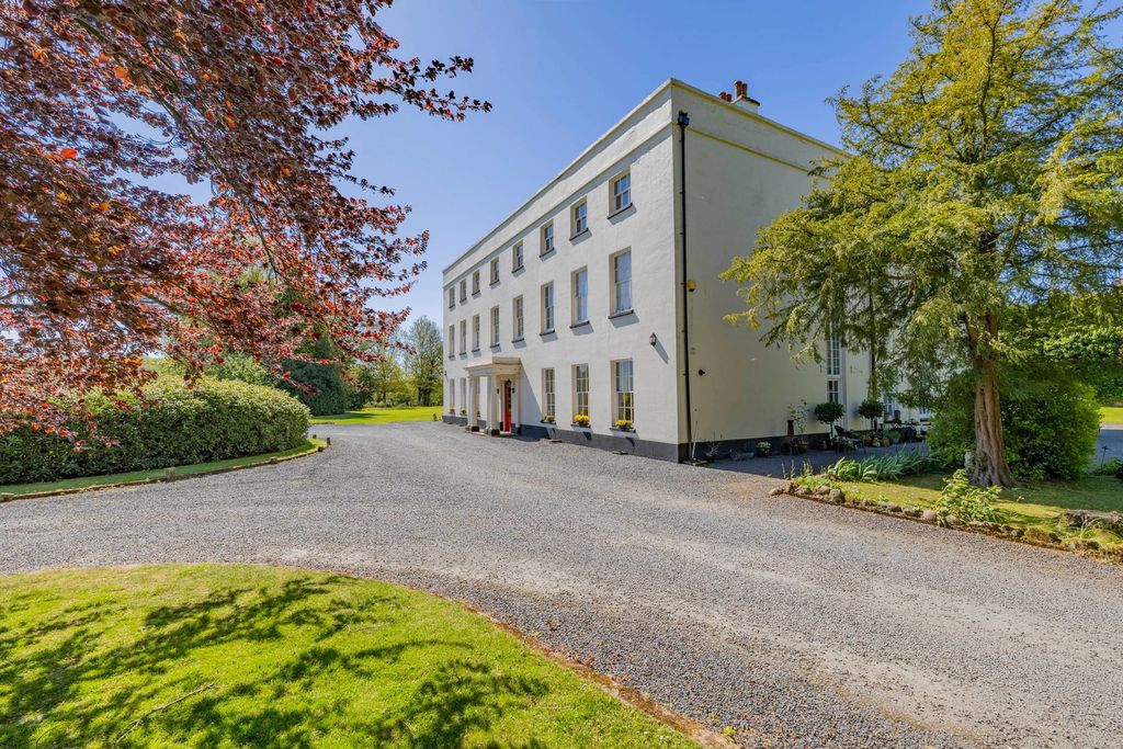 Additional image 2 of 1 bed flat for saleLeaton Hall, Church Lane, Bobbington DY7