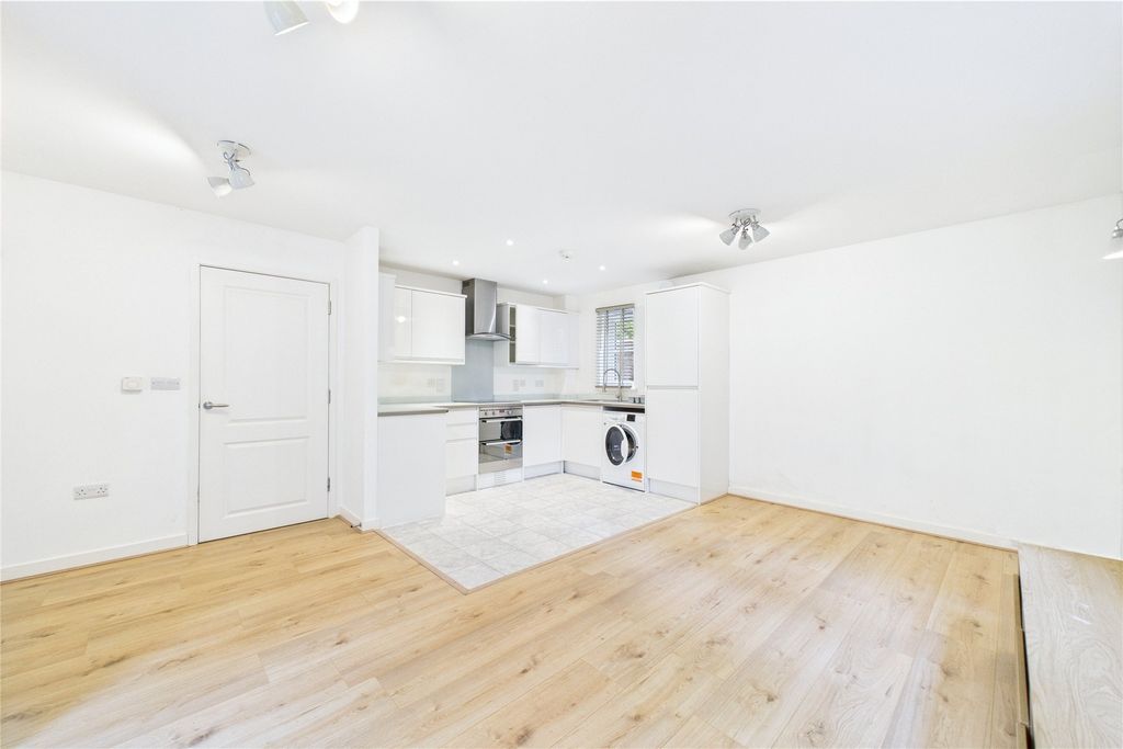 Property photo 2 of 8 Picture No. 01