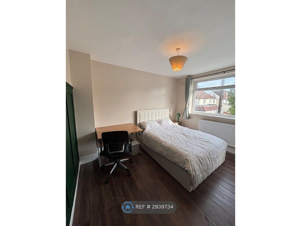 Property photo 1 of 7 Bedroom 1