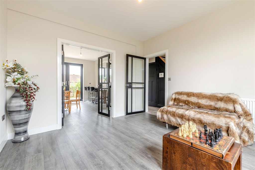 Property photo 3 of 38 8657375-Interior29v2.Jpg