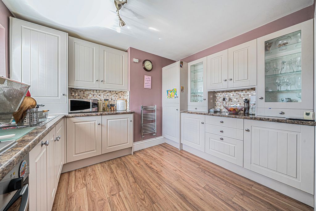 Property photo 3 of 16 1349825-10-68c43B...