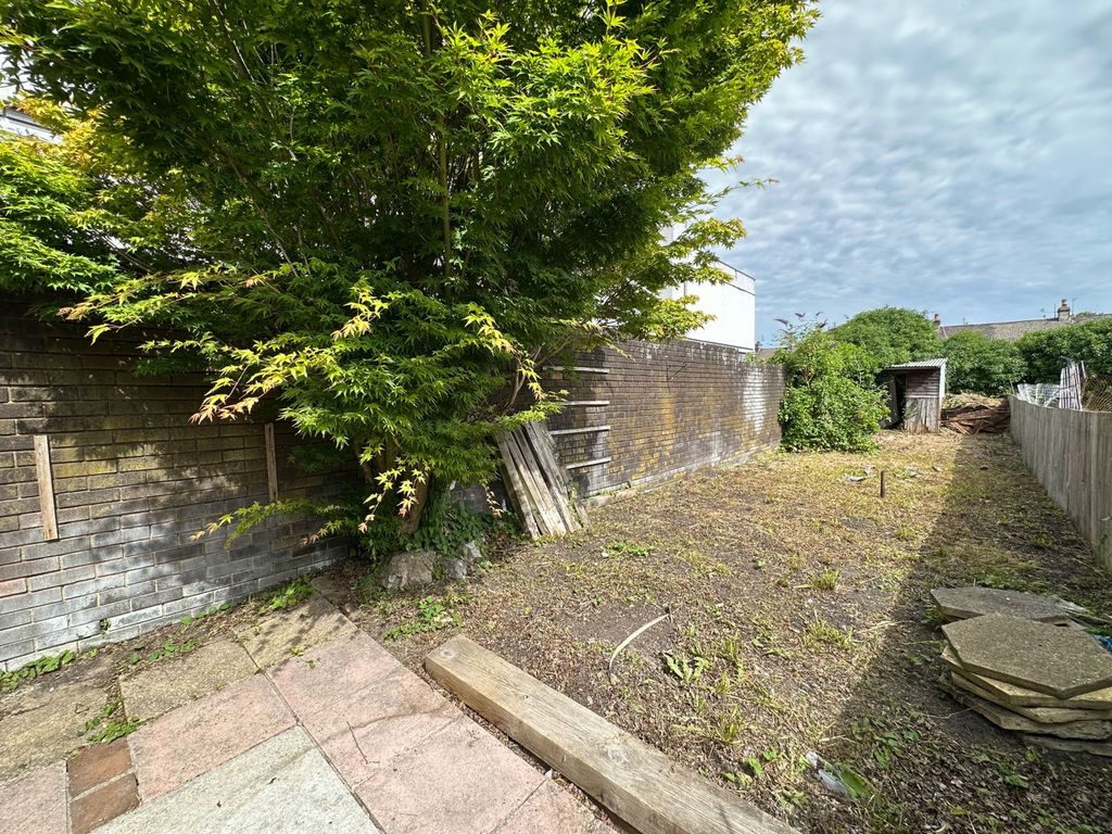 Property photo 2 of 12