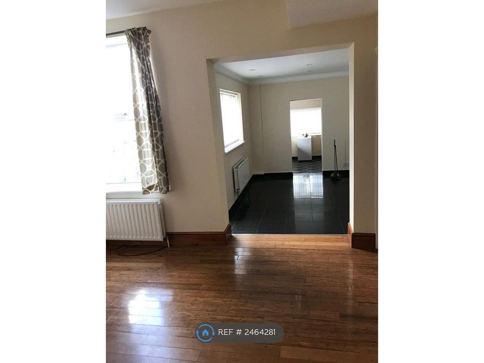 Property photo 2 of 18 Kitchen / Diner