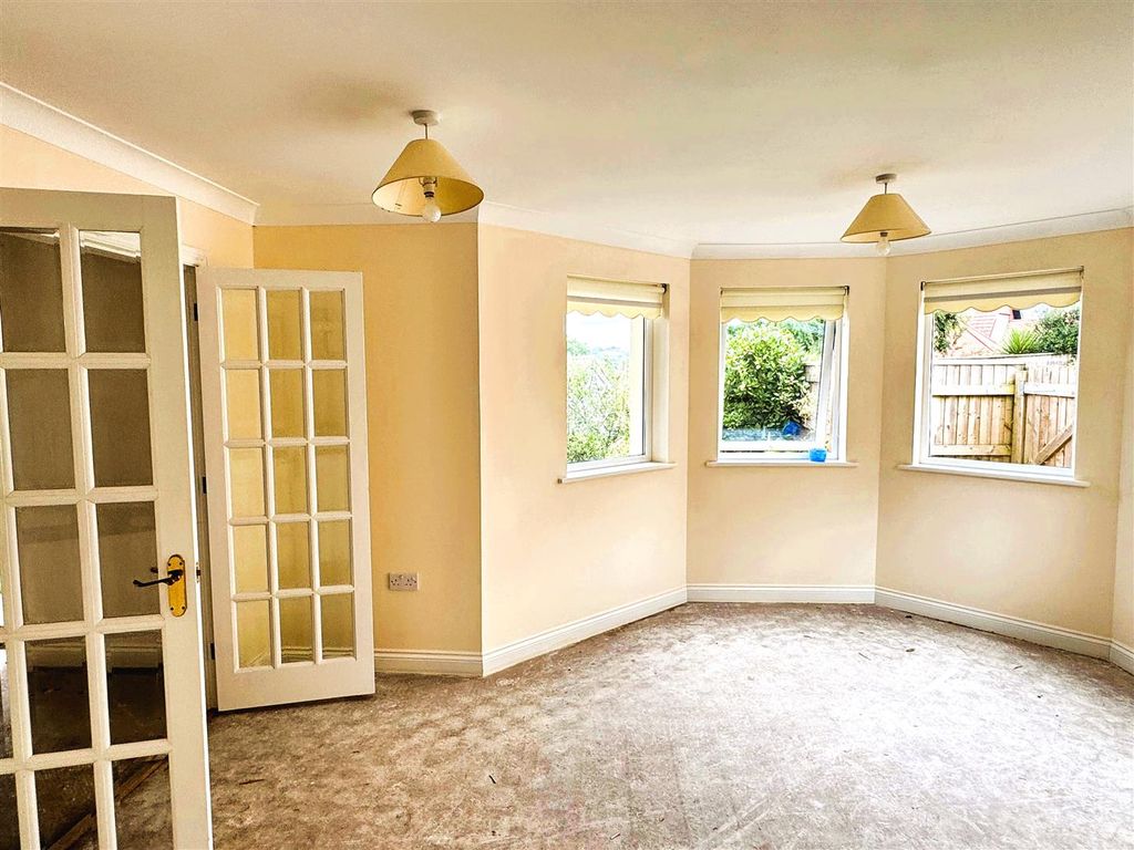 Property photo 1 of 6 Dining Room.Jpg