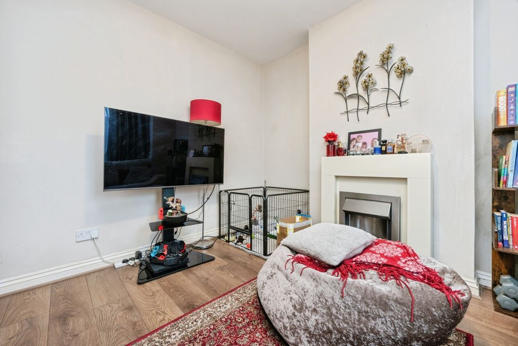 Property photo 3 of 20 Pbox-Img.Jpg